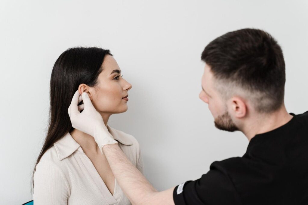 What are the possible treatments for itchy ears