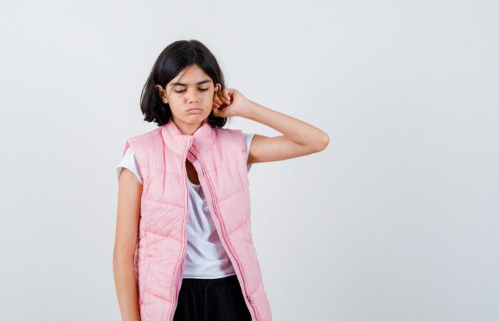 Itchy ears causes symptoms remedies and treatment illustration