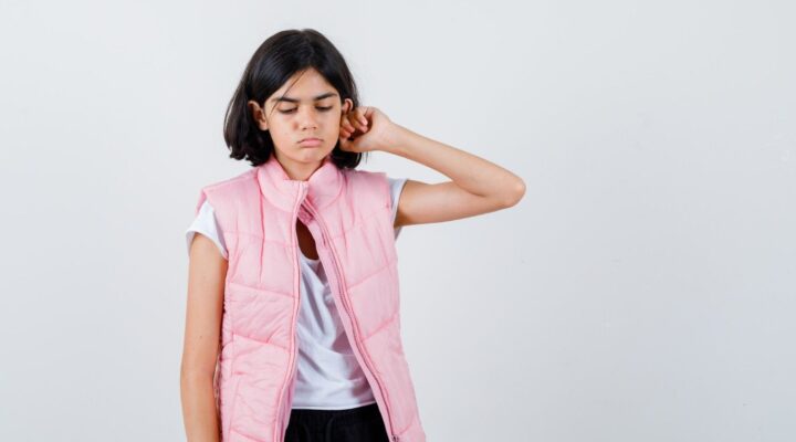 Itchy ears causes symptoms remedies and treatment illustration